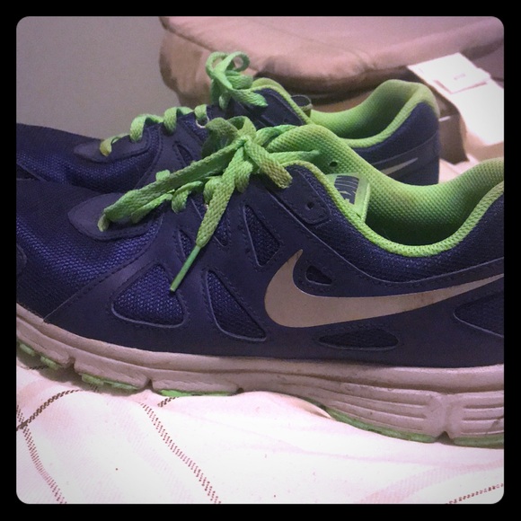 Youth Nike’s - Picture 1 of 3